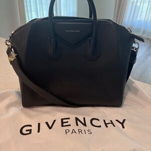 Givenchy Antigona Bag - Black/Medium